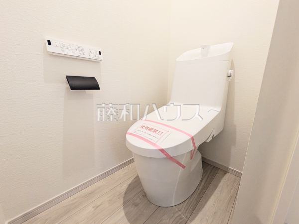 ≪2号棟 トイレ≫温水洗浄便機能付きトイレで清潔にご使用いただけます。【府中市南町1丁目】 ≪2号棟 トイレ≫温水洗浄便機能付きトイレで清潔にご使用いただけます。【府中市南町1丁目】