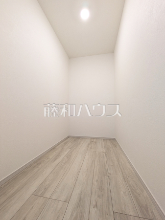 ≪2号棟 収納≫大容量のウォークインクローゼットでお部屋をスッキリきれいに保てます。【府中市南町1丁目】 ≪2号棟 収納≫大容量のウォークインクローゼットでお部屋をスッキリきれいに保てます。【府中市南町1丁目】