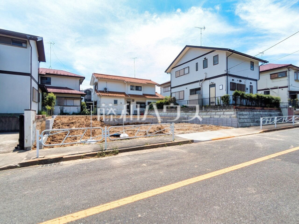現地写真 【八王子市北野台2丁目】来客時にも便利な並列駐車2台可能(車種による) 現地写真 【八王子市北野台2丁目】来客時にも便利な並列駐車2台可能(車種による)