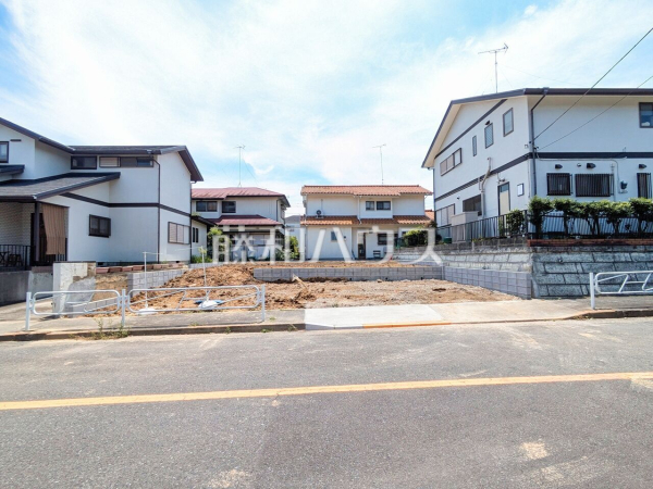 現地写真 【八王子市北野台2丁目】全居室南向きで、陽射しが差し込み明るい室内です 現地写真 【八王子市北野台2丁目】全居室南向きで、陽射しが差し込み明るい室内です
