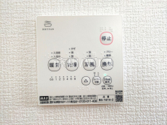 24時間換気システム 24時間換気システムにより、花粉・PM2.5などの微小粒子物質の侵入を防ぎ、快適な室内を保ちます。
24時間換気システム 24時間換気システムにより、花粉・PM2.5などの微小粒子物質の侵入を防ぎ、快適な室内を保ちます。