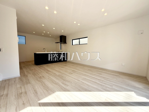 リビング 【狛江市岩戸南3丁目】