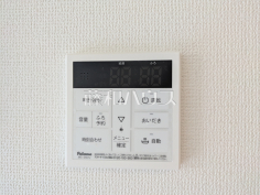 浴室給湯リモコン 【春日井市西本町3丁目】追焚き機能付きなので、生活時間の違う家族に便利です。 浴室給湯リモコン 【春日井市西本町3丁目】追焚き機能付きなので、生活時間の違う家族に便利です。