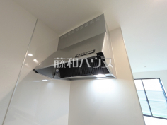 レンジフード 【春日井市西本町3丁目】お手入れのしやすいレンジフードは見た目もスッキリしていて、料理時の油煙やニオイを効率的に外に出せます。 レンジフード 【春日井市西本町3丁目】お手入れのしやすいレンジフードは見た目もスッキリしていて、料理時の油煙やニオイを効率的に外に出せます。