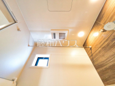 浴室乾燥機(浴室内上部)雨の日の強い味方!浴室換気乾燥機付きユニットバスで洗濯物が乾かせます 浴室乾燥機(浴室内上部)雨の日の強い味方!浴室換気乾燥機付きユニットバスで洗濯物が乾かせます