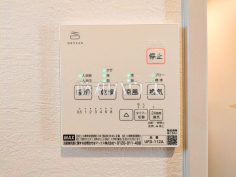 24時間換気システム 24時間換気システムにより、花粉・PM2.5などの微小粒子物質の侵入を防ぎ、快適な室内を保ちます。
24時間換気システム 24時間換気システムにより、花粉・PM2.5などの微小粒子物質の侵入を防ぎ、快適な室内を保ちます。