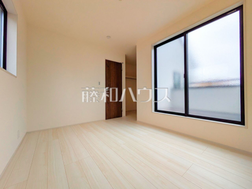 「そろそろ自分の部屋が欲しい!」に応えられる。全室2面採光で明るい4LDKで、のびのび育つ子供部屋を...
居室 【新座市新堀1丁目】