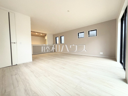 2号棟 リビング 【東村山市恩多町3丁目】/撮影日2026/06/07