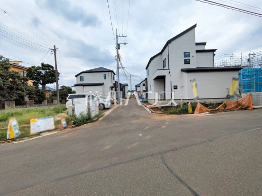 接道状況および現場風景 【清瀬市下宿2丁目】全18世帯が集う開発分譲地内の新築分譲住宅!