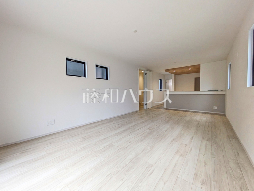 リビング 【八王子市元横山町3丁目】