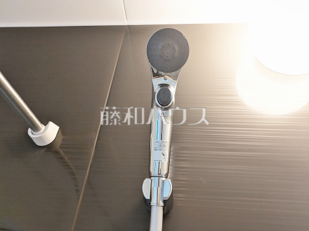 スイッチ付シャワーヘッド 【八王子市元横山町3丁目】 浴室のシャワーは手元で止水ができるスイッチ付シャワーヘッドにより、さらに節水効果がアップします。/撮影日2026/06/28