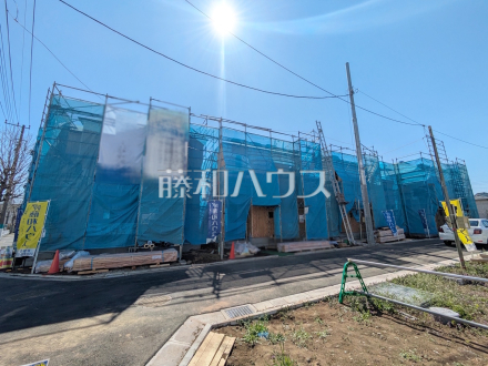 ≪現地外観≫順調に工事が進んでいます。実際の街並みの様子が段々見えて参りました。ぜひ実際に現地をご見学下さいませ。【府中市南町6丁目】/撮影日2026/03/15