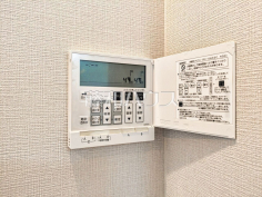 床暖房スイッチ乾燥しすぎず、埃も舞わずハウスダストが少ないクリーンな室内をキープする床暖房
床暖房スイッチ乾燥しすぎず、埃も舞わずハウスダストが少ないクリーンな室内をキープする床暖房