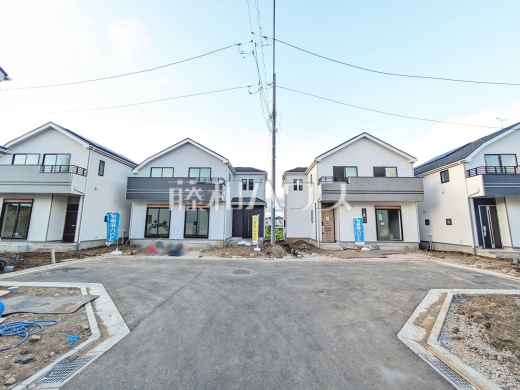 接道状況および現場風景 【八王子市弐分方町】 ここに住む方を想像して、着々と建築しております!