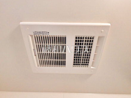 浴室乾燥機(浴室内上部) 雨の日の強い味方!浴室換気乾燥機付きユニットバスで洗濯物が乾かせます/撮影日2026/06/07
