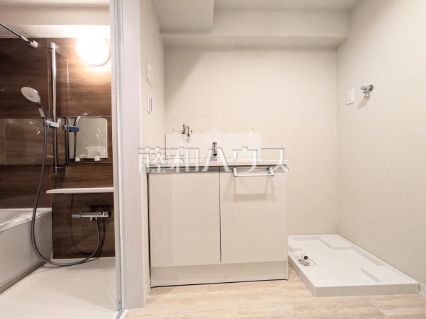 洗面室(リフォーム中) 【ライオンズマンション多摩永山】 洗面室(リフォーム中) 【ライオンズマンション多摩永山】