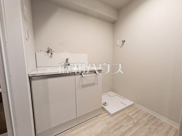 洗面室(リフォーム中) 【ライオンズマンション多摩永山】 洗面室(リフォーム中) 【ライオンズマンション多摩永山】