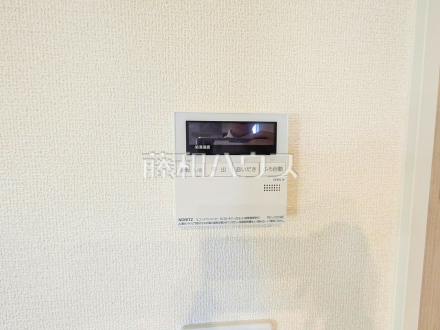 3号棟 給湯器リモコン 【福岡市博多区新和町2丁目】 自動お湯張りや追いだき機能など、充実したバスタイムをサポートする設備が整っています。温度調節もボタンひとつで簡単です。/撮影日2026/05/29