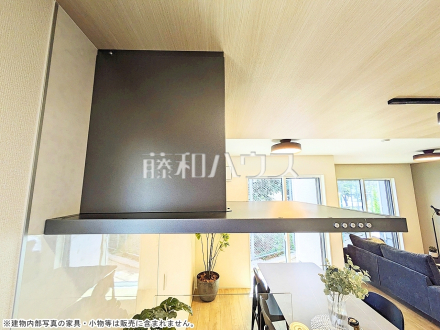 3号棟 レンジフード 【福岡市博多区新和町2丁目】 お手入れのしやすいレンジフードは見た目もスッキリしていて、料理時の油煙やニオイを効率的に外に出せます。/撮影日2026/06/16