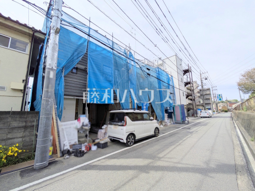 接道状況および現場風景 【日野市大字日野】
完成前ですがご見学できます。通常ではなかなか見ることのできない建物構造も、建築中だからこそご覧になれます。