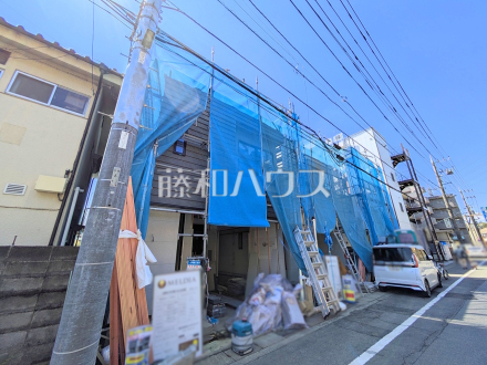 現場風景 【日野市大字日野】
前面道路幅も約6mあるので、全体としての見通しがよく、すれ違いや車を出し入れする際も安心です。/撮影日2026/04/03