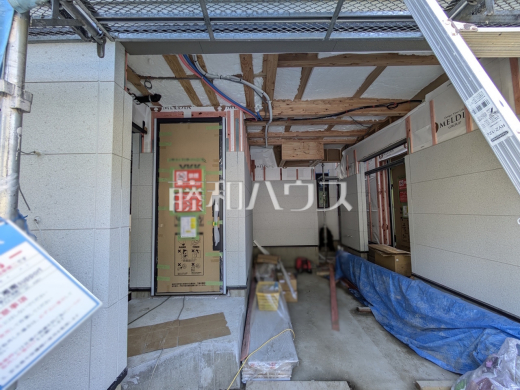 2号棟 外観 【日野市大字日野】今なら家の骨組みなど、完成してからでは確認ができないような構造をご覧いただけます。安全にご案内させていただくため、ぜひお問い合わせください。