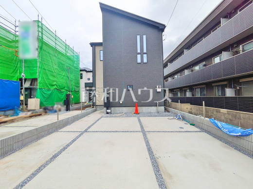 1号棟 現在建築中につき、完成後には確認できなくなる構造部分などがご覧いただけます。完成後の内覧とは違った視点での現地見学が可能です。 【朝霞市膝折町2丁目】