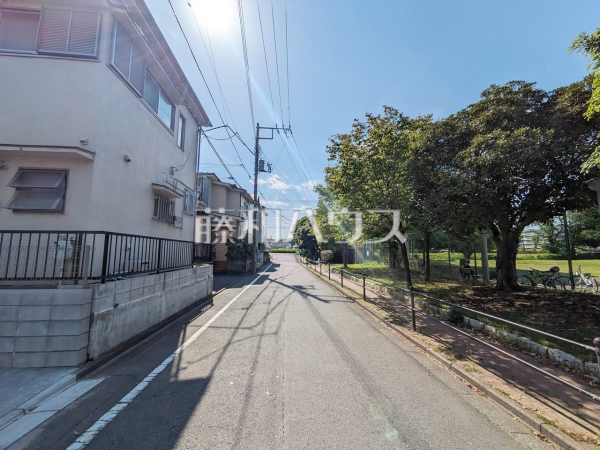接道状況および現場風景 【八王子市元本郷町4丁目】 接道状況および現場風景 【八王子市元本郷町4丁目】