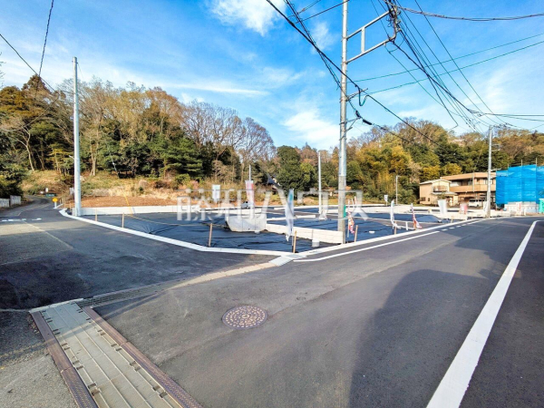 接道状況および現場風景 【武蔵村山市中藤4丁目】 接道状況および現場風景 【武蔵村山市中藤4丁目】