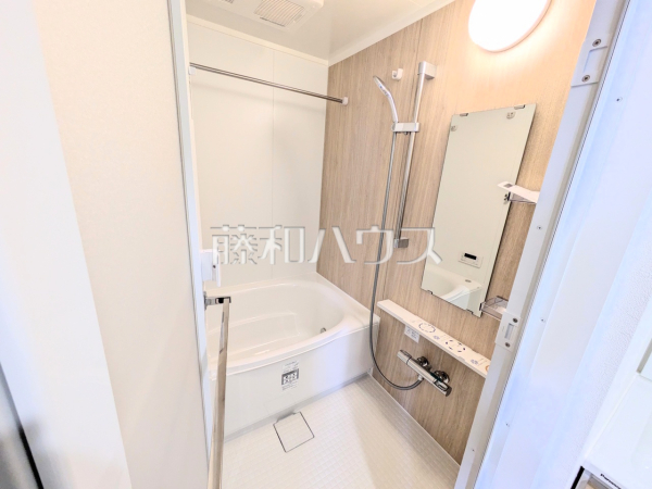 浴室 【ライオンズマンション小平栄町】
一日の疲れを癒す、優しい色合いのバスルーム 浴室 【ライオンズマンション小平栄町】
一日の疲れを癒す、優しい色合いのバスルーム