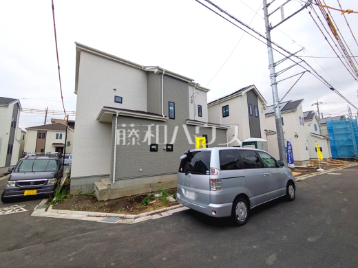 ≪E号棟 外観≫開発分譲地ですので、新設の美しい道路が敷かれています♪【府中市日新町3丁目】