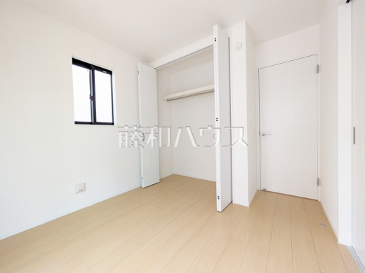 ≪L号棟 収納≫各部屋に収納も完備されるため、部屋もしっかり片付きそうですね♪【府中市日新町3丁目】