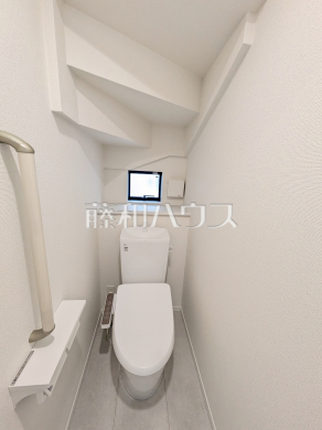 ≪L号棟 トイレ≫温水洗浄便機能付きトイレで清潔にご使用いただけます。【府中市日新町3丁目】