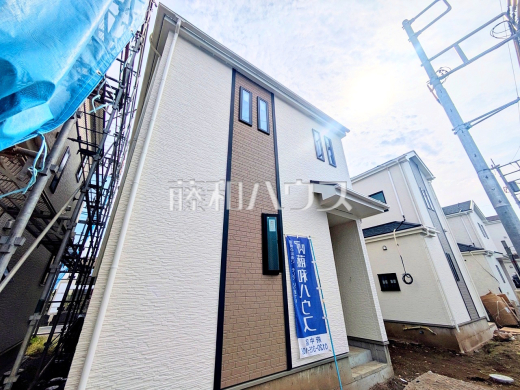≪M号棟 外観≫足場が外れて実際の外観が見えてきました。完成までもう少しです。【府中市日新町3丁目】