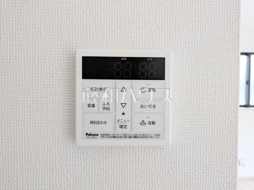 M号棟 給湯機 【府中市日新町3丁目】 追焚き機能付きなので、生活時間の違う家族に便利です。