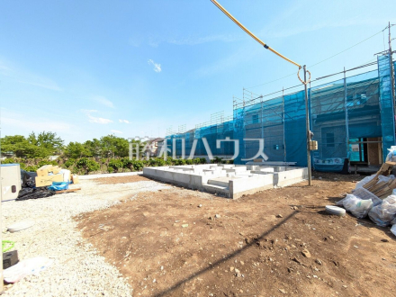 現場風景【八王子市弐分方町】 建物のプレゼンをさせていただきますので、実際の完成イメージを思い描いていただくことができます。お気軽にお問合せ下さい。 /撮影日2026/05/02