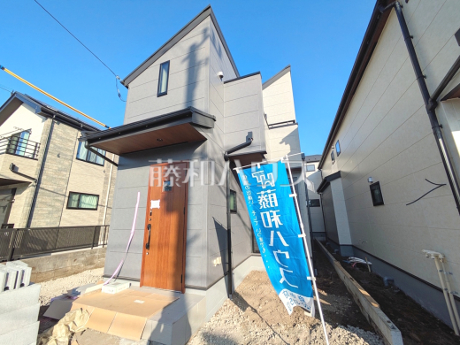 ≪現地外観(1号棟)≫堂々完成、いつでもご内覧いただけます!ぜひ実物をご覧いただきたく思います。喜んでご案内いたしますのでお気軽にお問合せ下さい♪ 【府中市若松町3丁目】