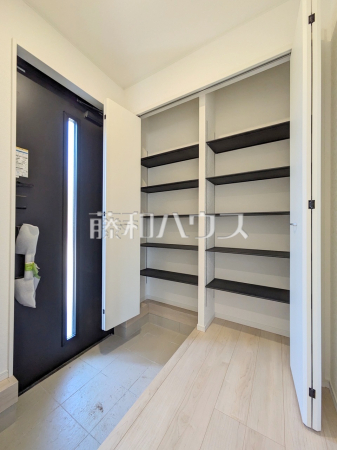 1号棟 玄関収納 【八王子市元八王子町2丁目】 1号棟 玄関収納 【八王子市元八王子町2丁目】