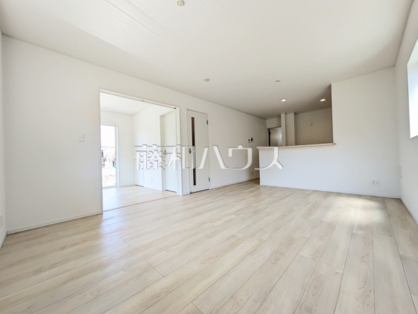 1号棟 リビング 【八王子市元八王子町2丁目】 1号棟 リビング 【八王子市元八王子町2丁目】