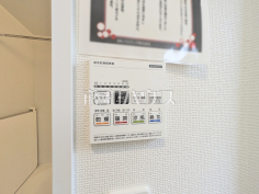 C号棟 浴室換気乾燥機 【三鷹市新川1丁目】換気機能によってバスルーム内のカビの発生を抑制できます。夜間や雨天時の洗濯物の乾燥に便利な乾燥機能も装備。 C号棟 浴室換気乾燥機 【三鷹市新川1丁目】換気機能によってバスルーム内のカビの発生を抑制できます。夜間や雨天時の洗濯物の乾燥に便利な乾燥機能も装備。
