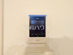 C号棟 TVモニター付きインターホン 【三鷹市新川1丁目】訪問者がわかるTVモニター付インターホンは、お子様のお留守番にも活躍するかも?! C号棟 TVモニター付きインターホン 【三鷹市新川1丁目】訪問者がわかるTVモニター付インターホンは、お子様のお留守番にも活躍するかも?!