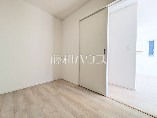 4号棟 リビングに隣接したユーティリティ 【八王子市元八王子町2丁目】 4号棟 リビングに隣接したユーティリティ 【八王子市元八王子町2丁目】