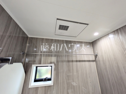 2号棟 浴室乾燥機 【日野市大坂上3丁目】 雨の日の強い味方!浴室換気乾燥機付きユニットバスで洗濯物が乾かせます。/撮影日2026/08/01
