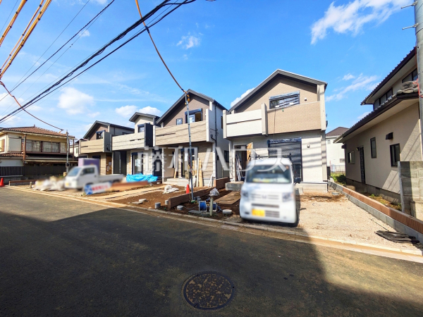 現場風景 【東村山市野口町2丁目】足場が外れて実際の外観が見えてきました。完成までもう少しです。 現場風景 【東村山市野口町2丁目】足場が外れて実際の外観が見えてきました。完成までもう少しです。