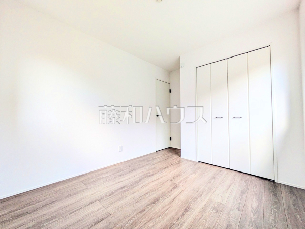 ≪居室≫各部屋に収納も完備されるため、部屋もしっかり片付きそうですね♪ 【府中市白糸台6丁目】 ≪居室≫各部屋に収納も完備されるため、部屋もしっかり片付きそうですね♪ 【府中市白糸台6丁目】