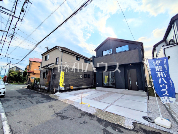 ≪接道状況≫モダンスタイリッシュな外観は永年お住まいになっても飽きの来ないシンプルな印象を与えてくれます。【府中市白糸台6丁目】 ≪接道状況≫モダンスタイリッシュな外観は永年お住まいになっても飽きの来ないシンプルな印象を与えてくれます。【府中市白糸台6丁目】