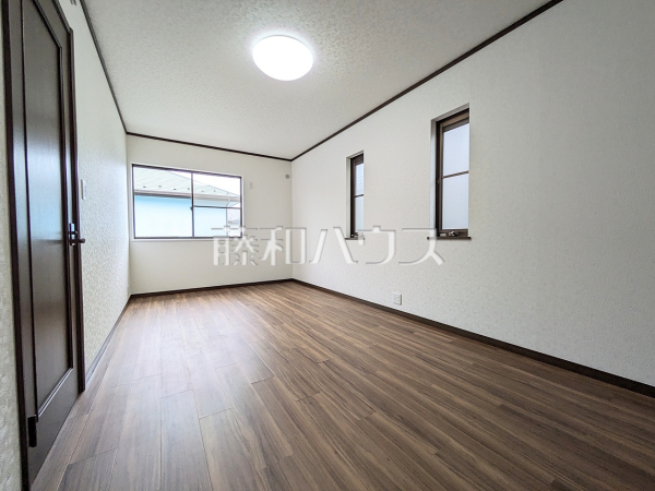 居室 【八王子市石川町】各居室にはクローゼットを完備し、家具を置くスペースが確保しやすい設計がされております。 居室 【八王子市石川町】各居室にはクローゼットを完備し、家具を置くスペースが確保しやすい設計がされております。