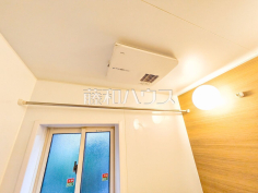 浴室乾燥機(浴室内上部)雨の日の強い味方!浴室換気乾燥機付きユニットバスで洗濯物が乾かせます 浴室乾燥機(浴室内上部)雨の日の強い味方!浴室換気乾燥機付きユニットバスで洗濯物が乾かせます