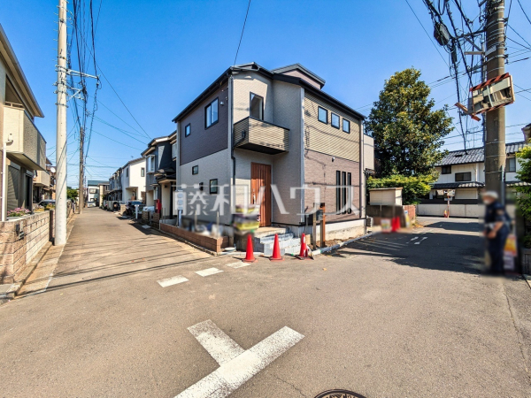接道状況および現場風景 【所沢市北所沢町】 ここに住む方を想像して、着々と建築しております! 接道状況および現場風景 【所沢市北所沢町】 ここに住む方を想像して、着々と建築しております!