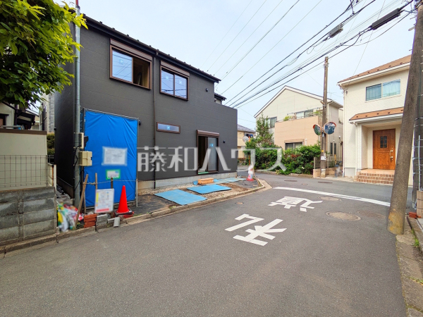 接道状況および現場風景 【新座市石神5丁目】 ここに住む方を想像して、着々と建築しております! 接道状況および現場風景 【新座市石神5丁目】 ここに住む方を想像して、着々と建築しております!
